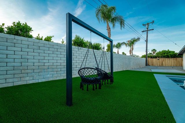 2139 N Deborah Road, Palm Springs, CA 92262