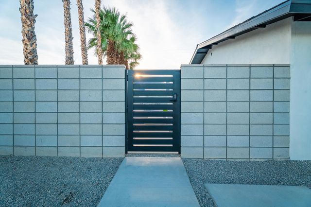 2139 N Deborah Road, Palm Springs, CA 92262