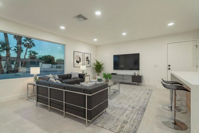 2139 N Deborah Road, Palm Springs, CA 92262