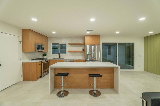 2139 N Deborah Road, Palm Springs, CA 92262