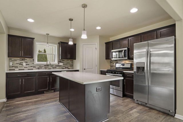 1172 Springbrook DRIVE, Burlington, WI 53105