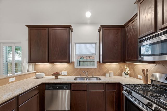 873 Grassy Knoll Trail, La Marque, TX 77568