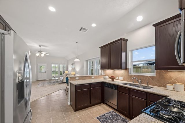 873 Grassy Knoll Trail, La Marque, TX 77568