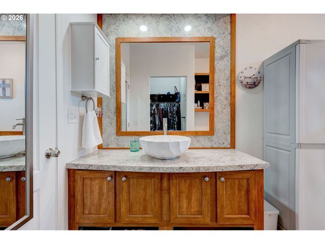 13900 Se HIGHWAY 212 185, Clackamas, OR 97015