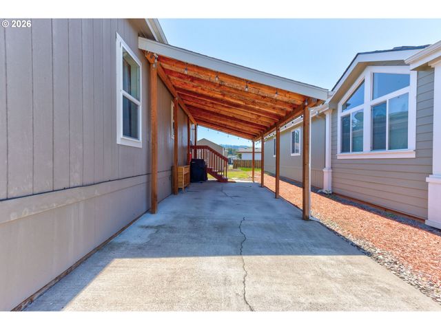 13900 Se HIGHWAY 212 185, Clackamas, OR 97015