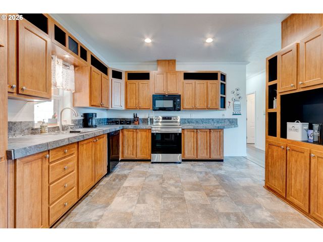 13900 Se HIGHWAY 212 185, Clackamas, OR 97015