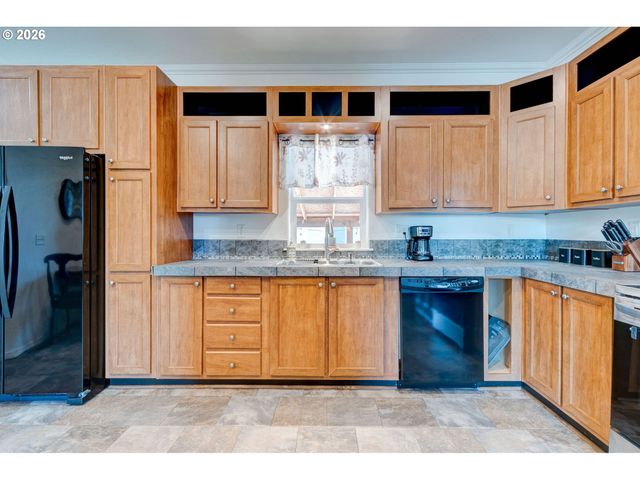 13900 Se HIGHWAY 212 185, Clackamas, OR 97015