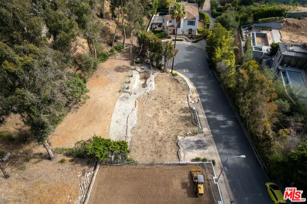 Image 4 of property listing at 722 Patterson Place, Pacific Palisades, CA 90272