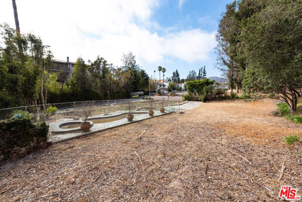 Image 5 of property listing at 722 Patterson Place, Pacific Palisades, CA 90272