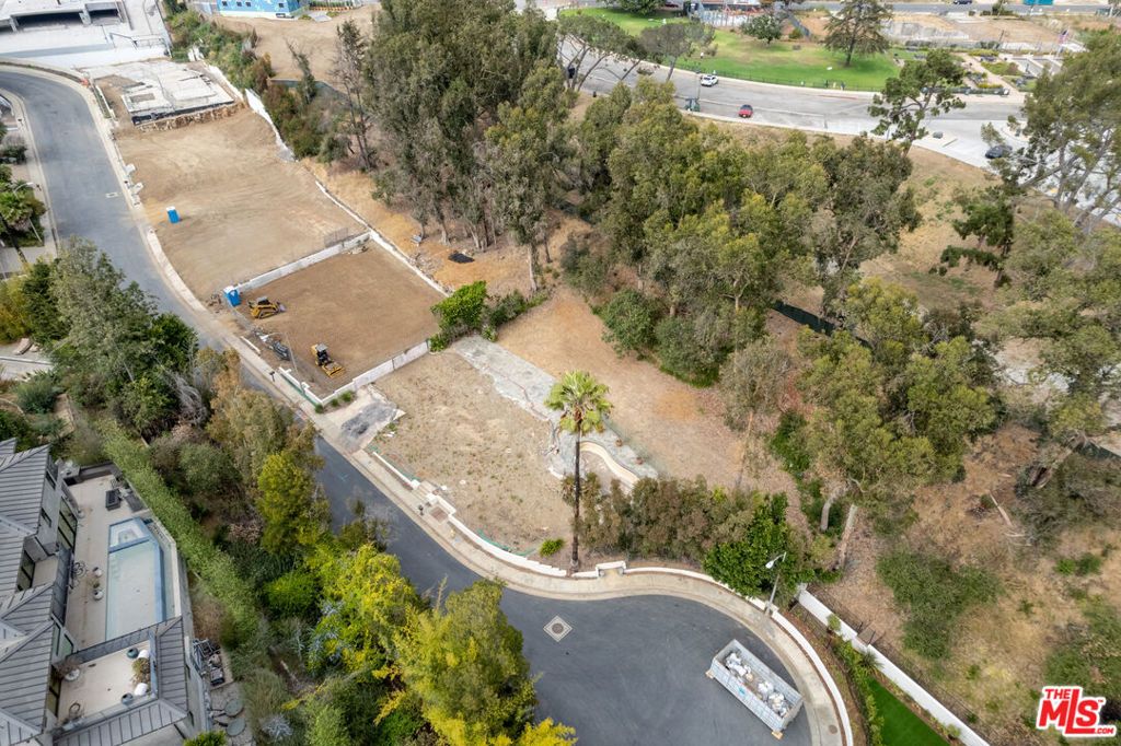 Image 8 of property listing at 722 Patterson Place, Pacific Palisades, CA 90272