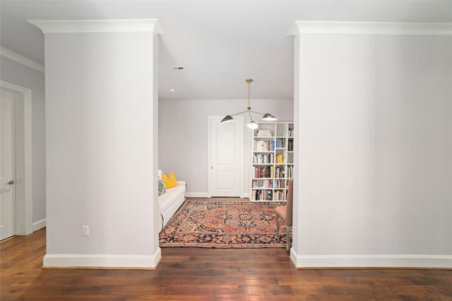 2221 Welch Street 201, Houston, TX 77019