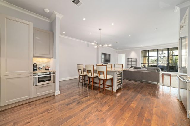 2221 Welch Street 201, Houston, TX 77019