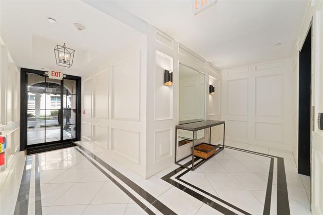 2221 Welch Street 201, Houston, TX 77019