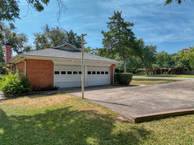 938 Nature Drive, Duncanville, TX 75116