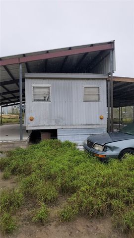 105 Ranger Dr, Sandia, TX 78383