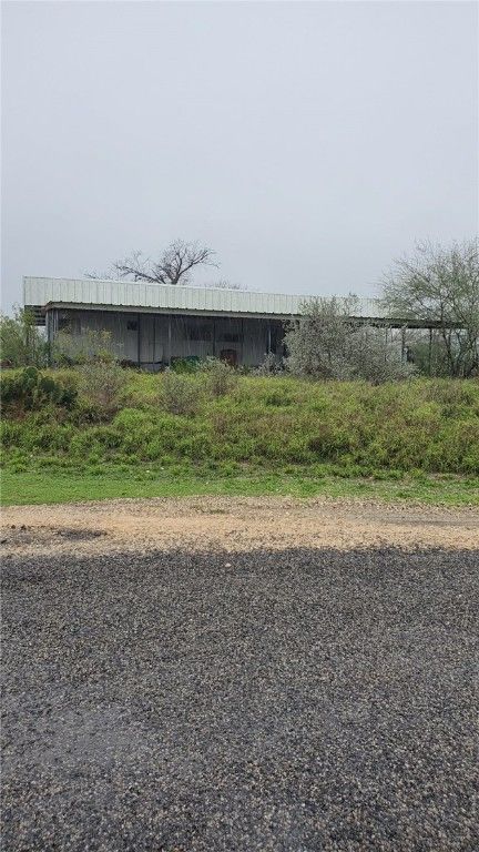 105 Ranger Dr, Sandia, TX 78383