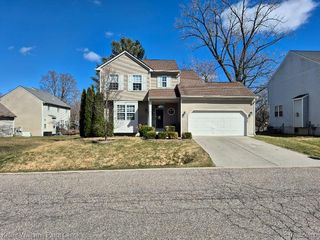 403 NEWTON Court, Lake Orion Village, MI 48362