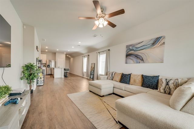 1117 Takeoff Avenue, Fort Worth, TX 76131