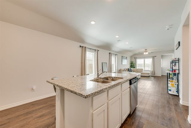 1117 Takeoff Avenue, Fort Worth, TX 76131