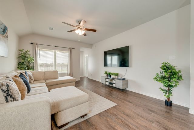 1117 Takeoff Avenue, Fort Worth, TX 76131