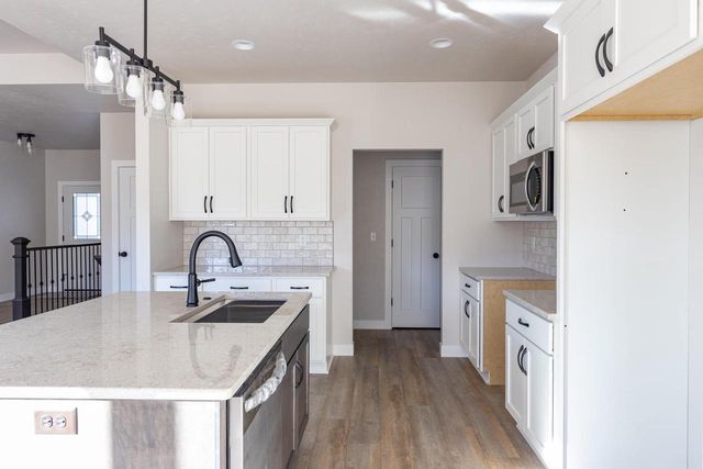 1009 LOTUS TRAIL, Menasha, WI 54952