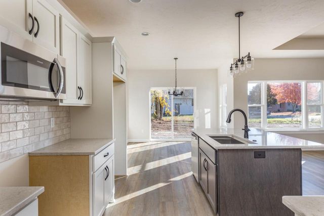 1009 LOTUS TRAIL, Menasha, WI 54952