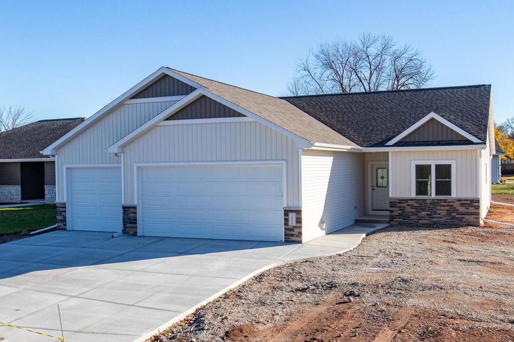 1009 LOTUS TRAIL, Menasha, WI 54952