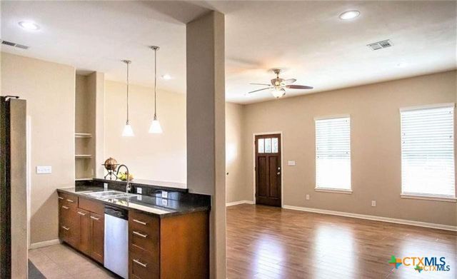 602 and 604 E Juan Linn Street, Victoria, TX 77901