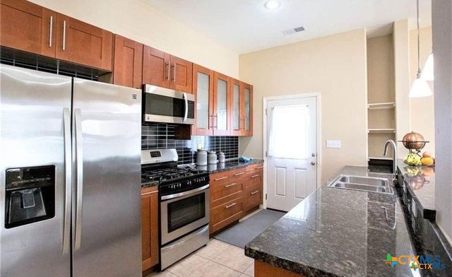 602 and 604 E Juan Linn Street, Victoria, TX 77901