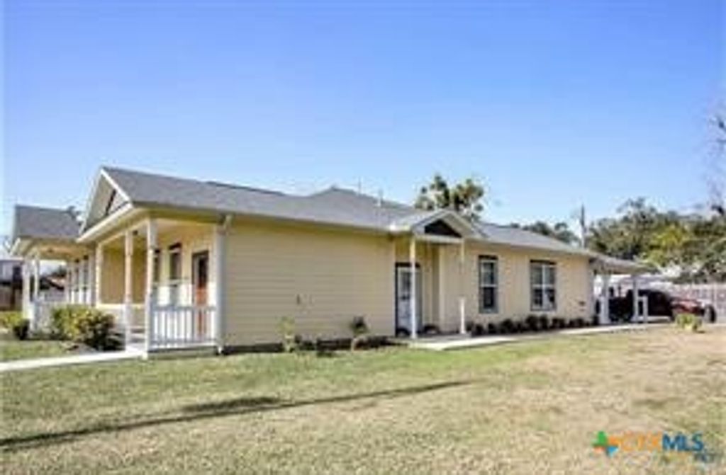 Image 2 of property listing at 602 and 604 E Juan Linn Street, Victoria, TX 77901