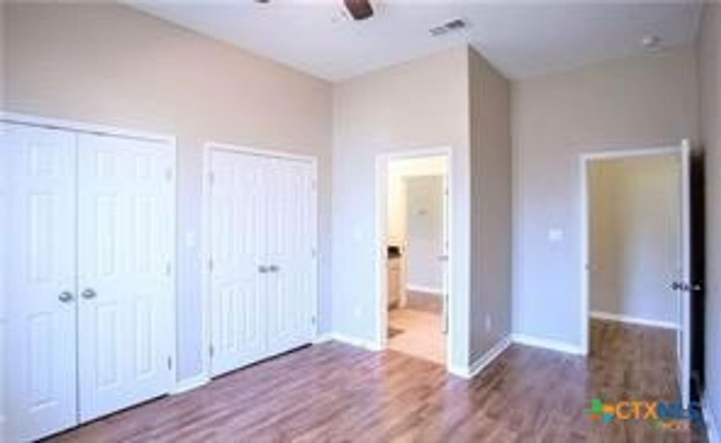 Image 6 of property listing at 602 and 604 E Juan Linn Street, Victoria, TX 77901