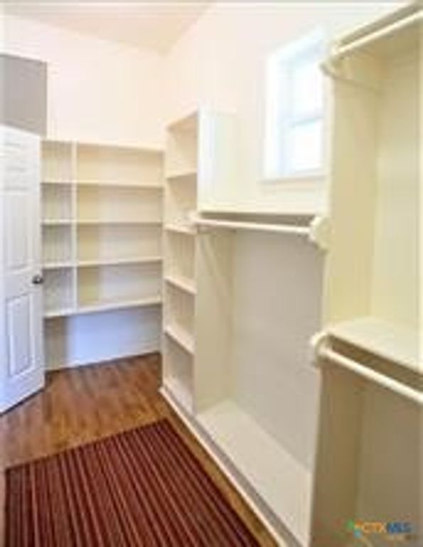 Image 8 of property listing at 602 and 604 E Juan Linn Street, Victoria, TX 77901