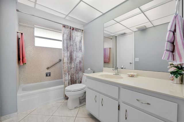 2900 NW 47th Terrace 304b, Lauderdale Lakes, FL 33313