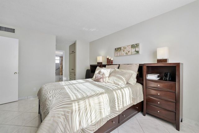 2900 NW 47th Terrace 304b, Lauderdale Lakes, FL 33313