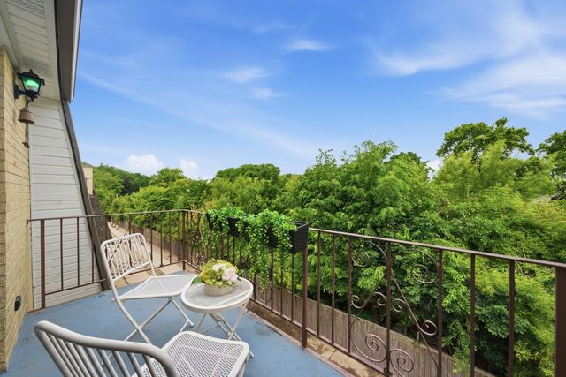 814 N River Road 3B, Mount Prospect, IL 60056
