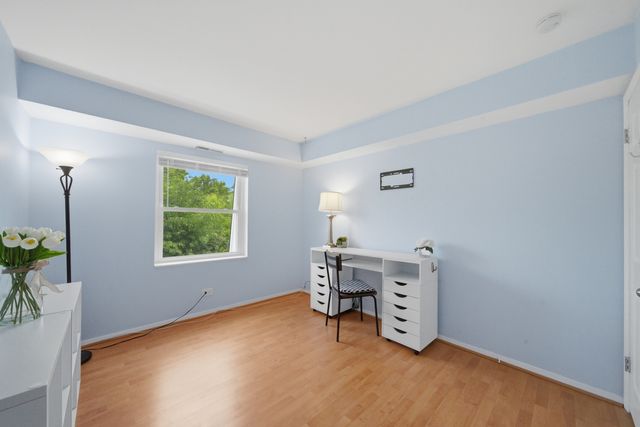 814 N River Road 3B, Mount Prospect, IL 60056