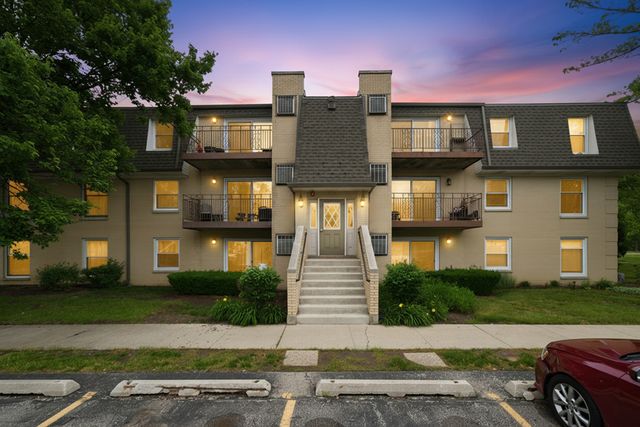 814 N River Road 3B, Mount Prospect, IL 60056