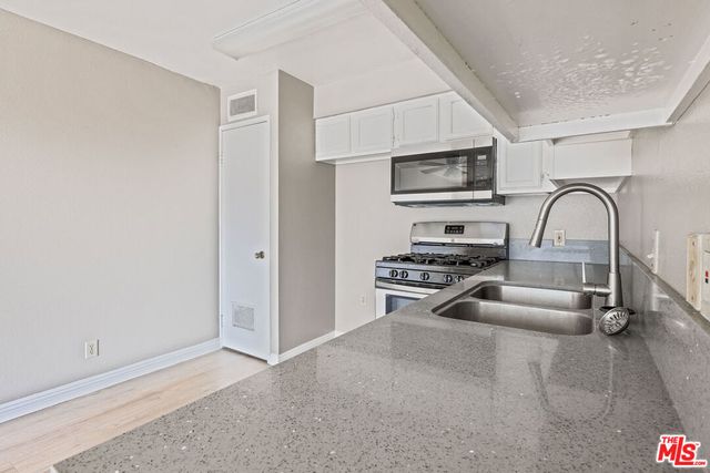 820 S St Andrews Place 303, Los Angeles, CA 90005