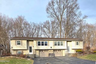 7A/B Par Del Rio, Clifton Park, NY 12065