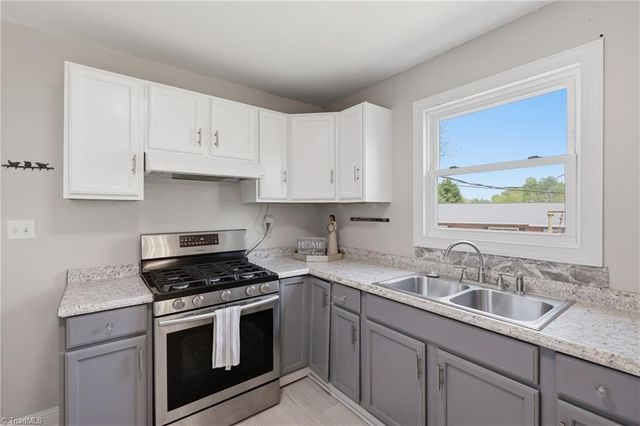 409 Walnut Place NE, Lenoir, NC 28645