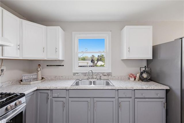 409 Walnut Place NE, Lenoir, NC 28645