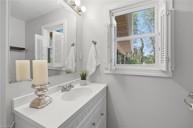 409 Walnut Place NE, Lenoir, NC 28645