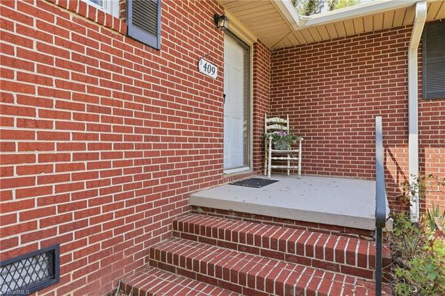 409 Walnut Place NE, Lenoir, NC 28645