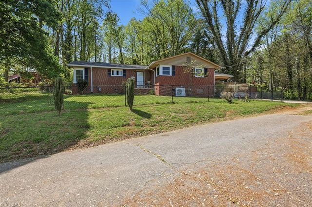 409 Walnut Place NE, Lenoir, NC 28645