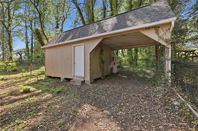 409 Walnut Place NE, Lenoir, NC 28645