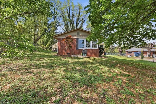 409 Walnut Place NE, Lenoir, NC 28645