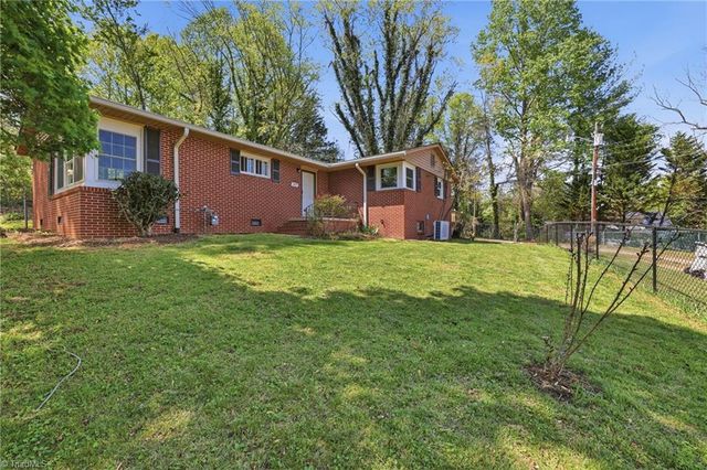 409 Walnut Place NE, Lenoir, NC 28645