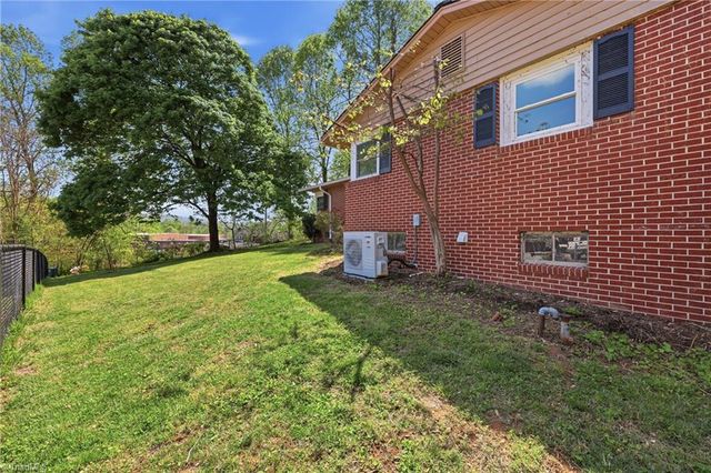 409 Walnut Place NE, Lenoir, NC 28645