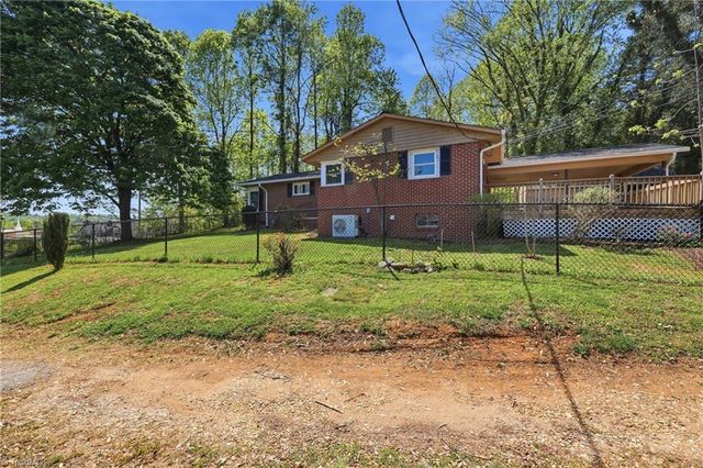 409 Walnut Place NE, Lenoir, NC 28645