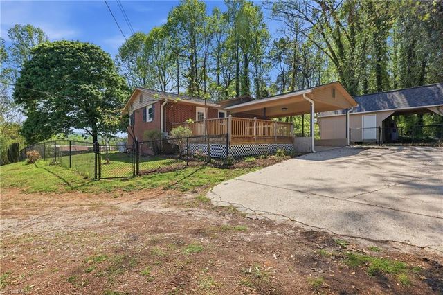 409 Walnut Place NE, Lenoir, NC 28645